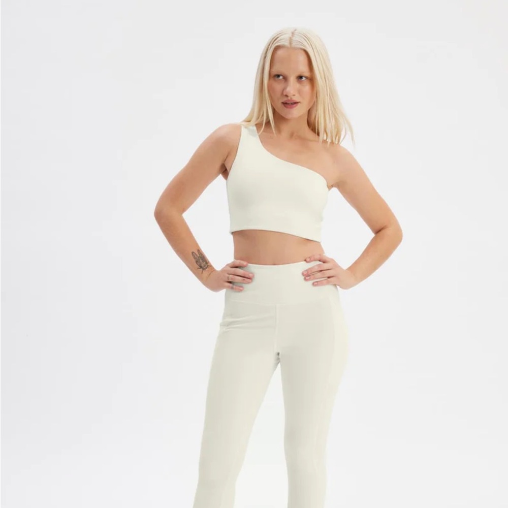 2 Girlfriend Collective Bianca One Shoulder Sports Bras